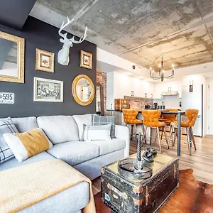 Quebec, Rustique Chic En Ville, Piscine Sur Le Toit Pour 2 A 6 Invites Appartement Ville de Québec
